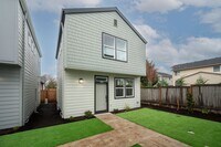 Building Photo - Move In Special Up to 3 Month's Free !! Ne...