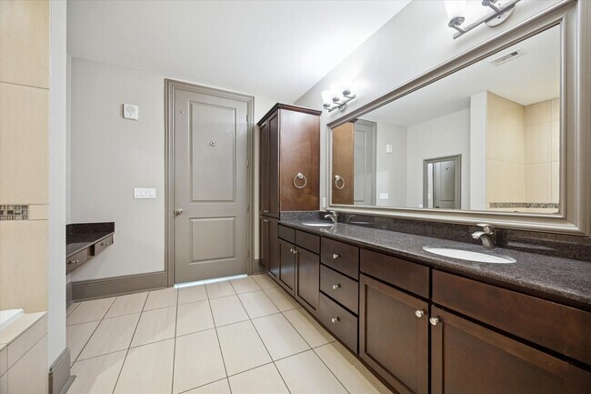 Building Photo - 9870 Gaylord Dr