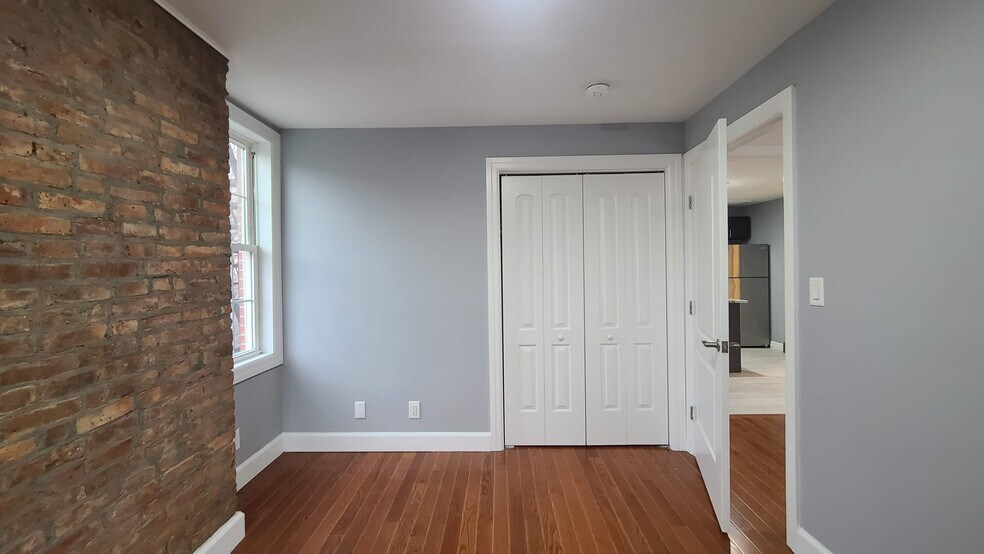 Building Photo - 100 Griffith St