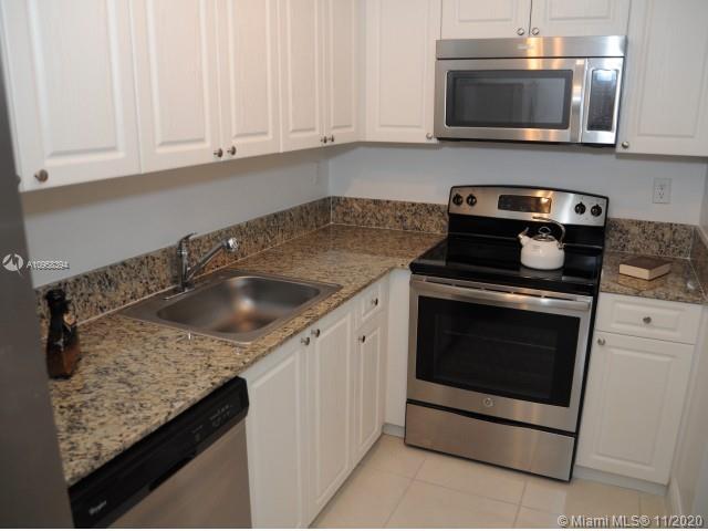Building Photo - 9591 Fontainebleau Blvd