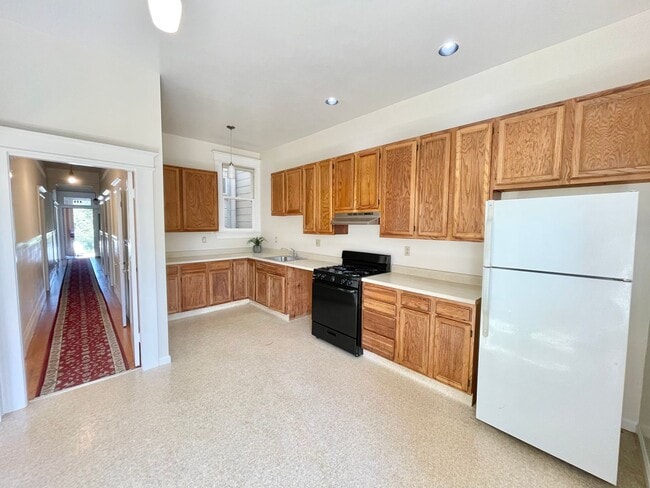 Building Photo - 927-929 Lincoln Way