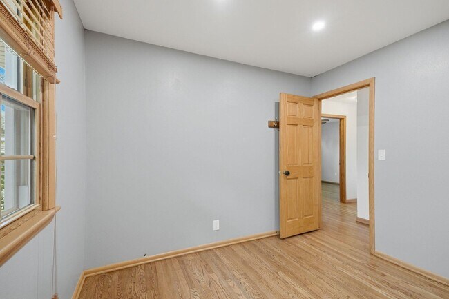 Building Photo - Willow Ridge