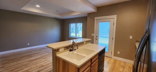 Building Photo - 1035 Rd Runner St