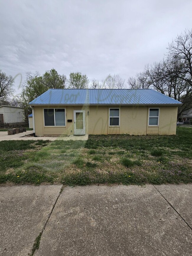 Building Photo - ENERGY EFFICIENT!!!