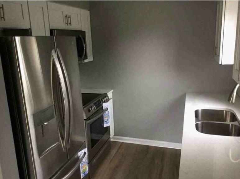 Building Photo - 190 St Matthews Ave