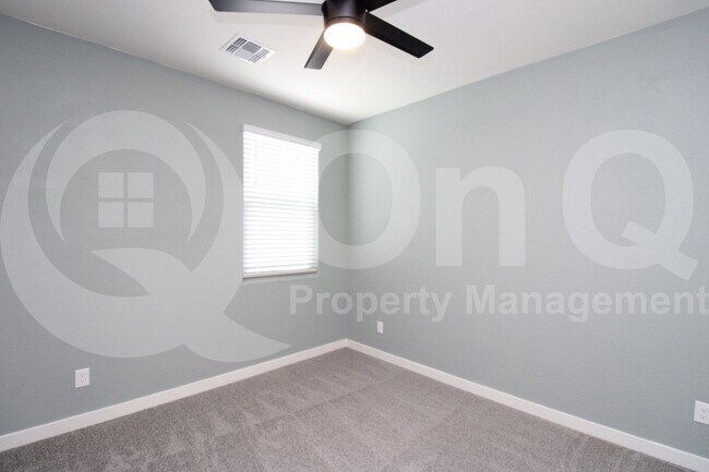 Building Photo - 683 N Bay Dr