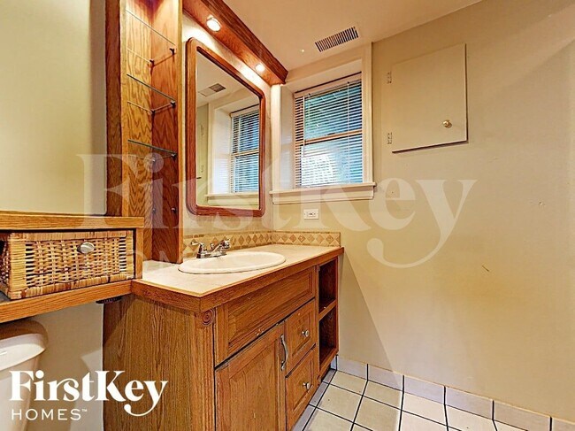 Building Photo - 28W608 Bolles Ave