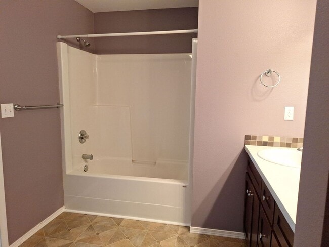 Building Photo - Central Valley Area - 2 Story Home (3Bed, 2.5 Bath)