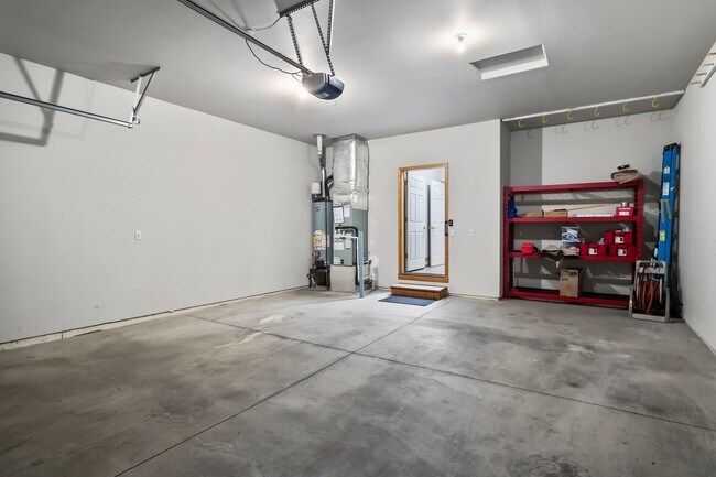 Building Photo - Beautiful Eagle Crest Home with Stunning Views and High-End Features!