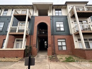 Building Photo - 442 New Bern Station Ct