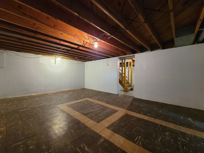 Building Photo - Spacious 4-Bed, 1.5-Bath Home in Benton Ha...