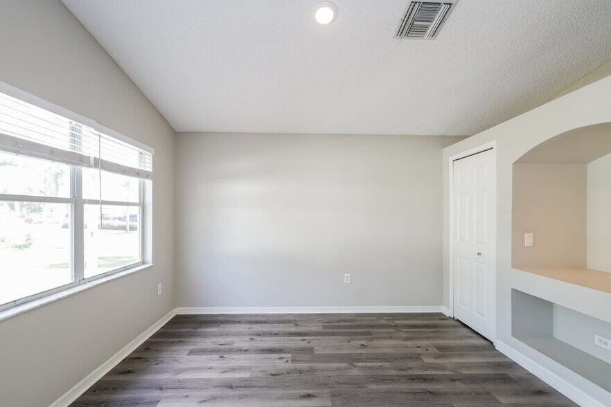 Building Photo - 9233 Buena Mesa Dr