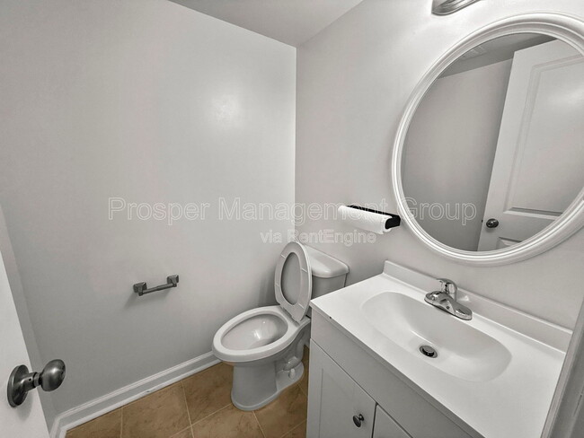 Building Photo - 415 Parkdale Dr