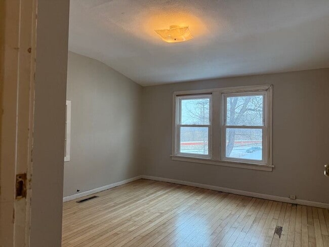 Building Photo - 57 N Terrace