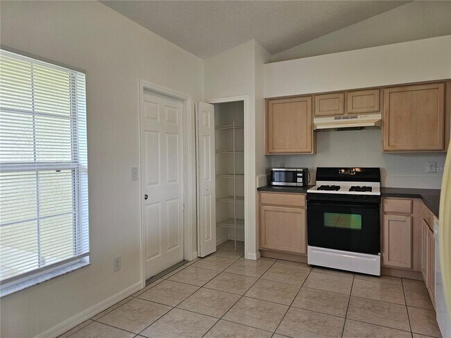 Building Photo - 13345 Pinyon Dr