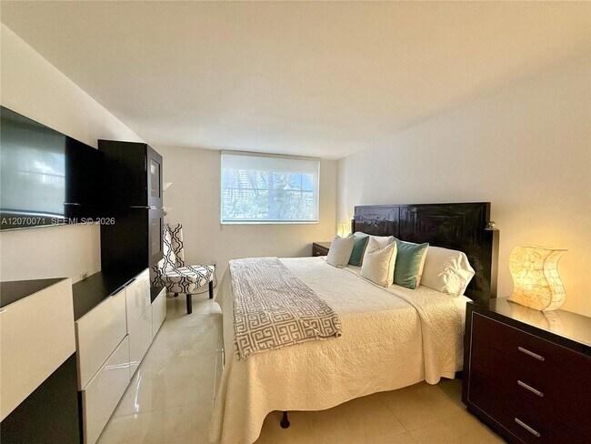 Building Photo - 210 Seaview Dr