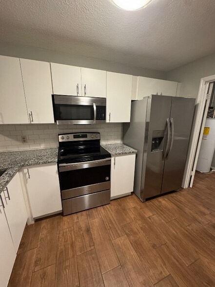 Building Photo - 5082 Ernst Ct