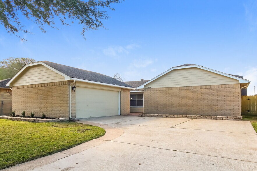 Primary Photo - 1814 Pilgrims Point Dr