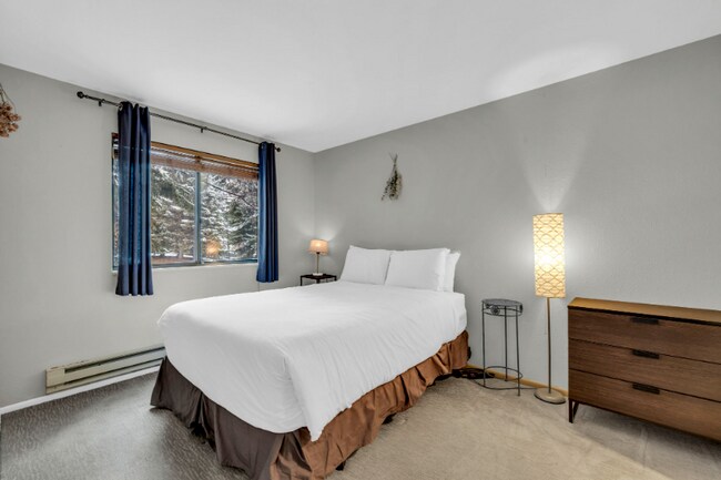 Building Photo - 2025 Canyons Resort Dr