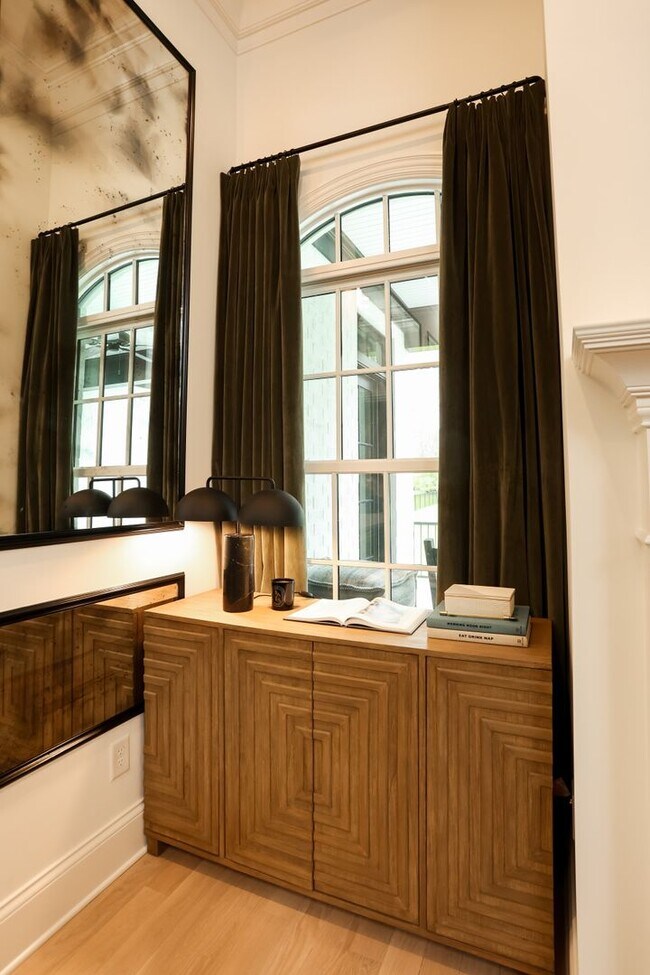 Building Photo - GREEN HILLS CUSTOM BUILT HOME. 5 BED 5 1/2...