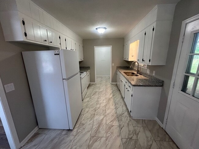 Building Photo - 7513 Mountainbrook Dr