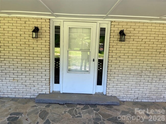 Building Photo - 8737 Whippoorwill Dr