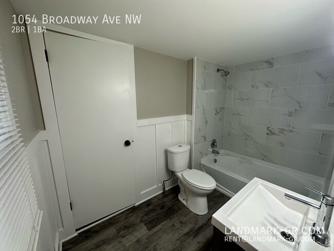 Building Photo - Single Family Home - 2-3 bed, 1 bath - Lau...