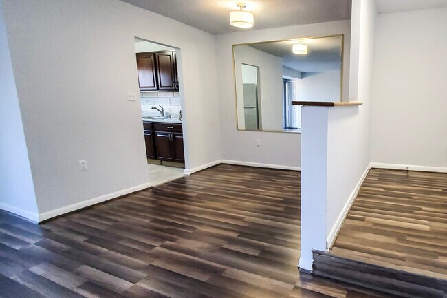 Building Photo - 7165 Cross St