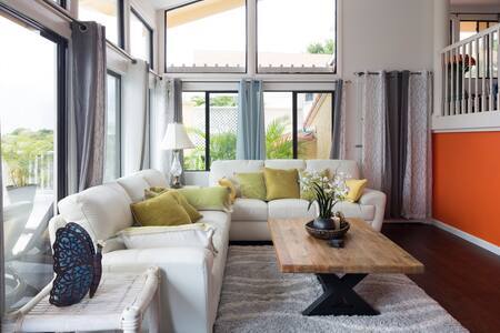 Family Room - 999 Kaahue St
