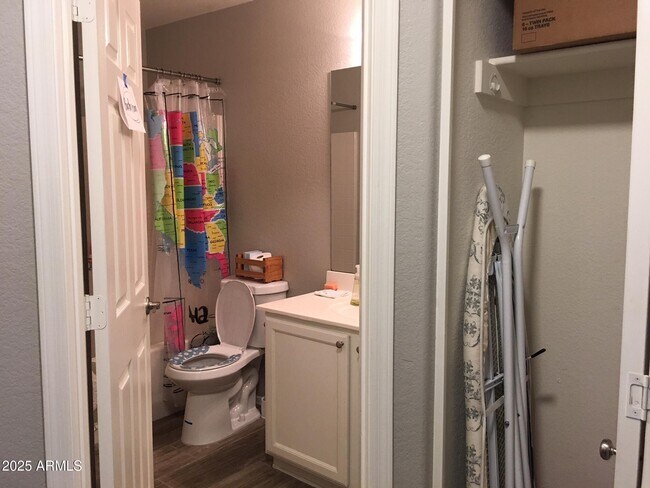 Building Photo - 1373 W Kesler Ln