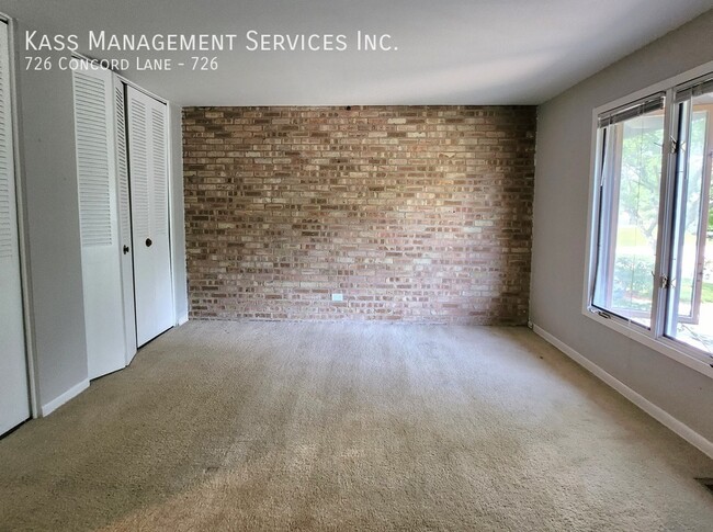 Building Photo - 726 Concord Ln