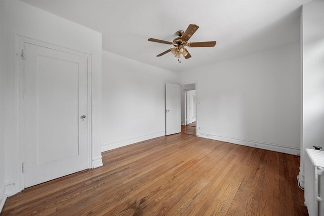 Building Photo - 100 E Palisade Ave