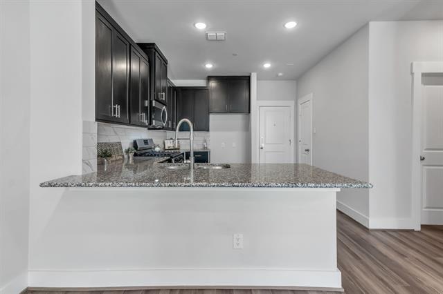 Building Photo - 7545 Reis Ln