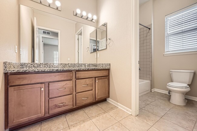 Building Photo - 4 Bed/4Bath Ranch-style home in the sought-after Meadow Mountain Villas community of southwest Lo...