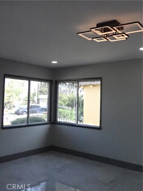 Building Photo - 16561 Monroe Ln