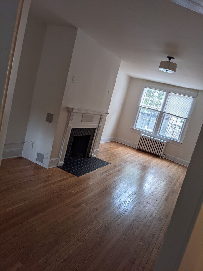 Building Photo - 1223 33rd St NW