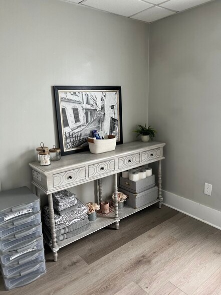 Building Photo - 549 Hevey St