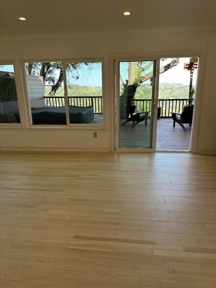 Building Photo - 10136 Hollow Glen Cir