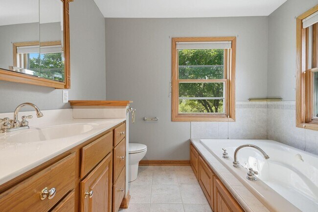 Building Photo - Willow Ridge