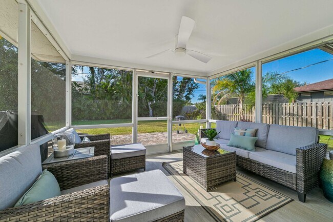 Building Photo - ** Charming Villa in Bonita Springs ~ Completely Renovated ~ Furnished ~ 1 Car Garage **