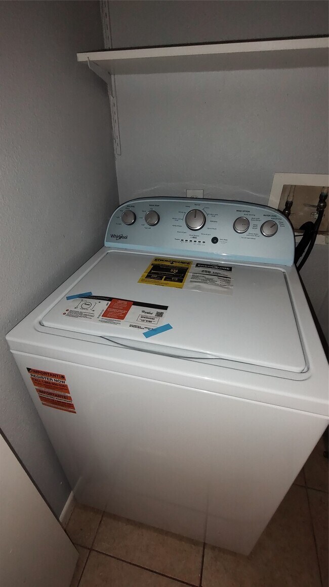 Building Photo - 4513 1/2 Bernardo De Galvez Ave