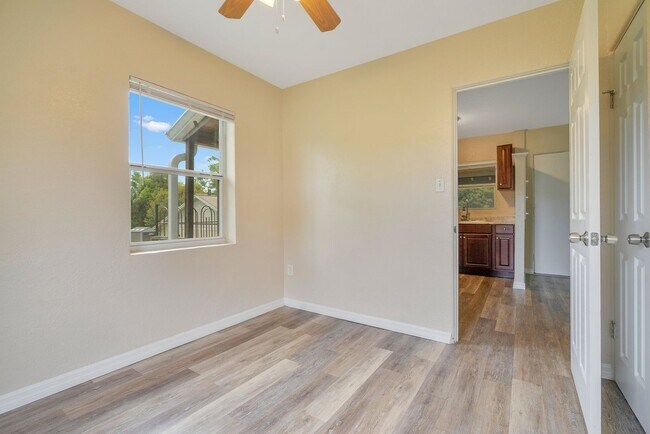 Building Photo - 2183 Crandon Ave
