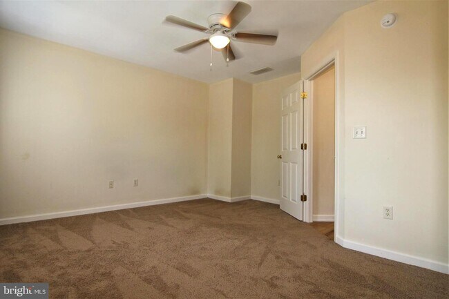 Building Photo - 115 E Sewell St