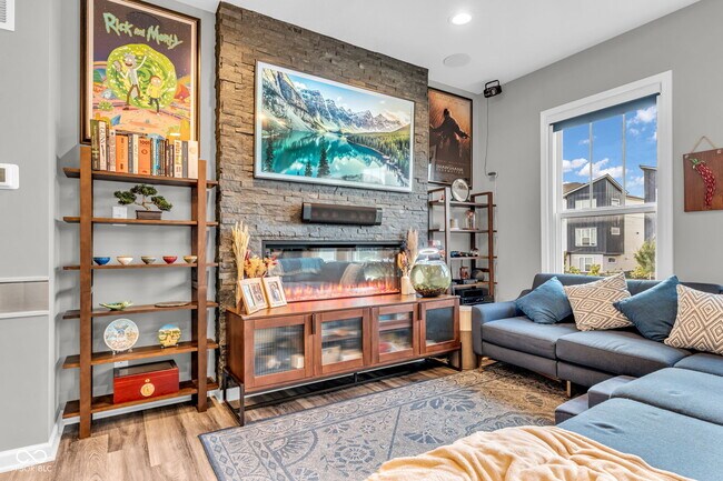 Building Photo - 315 Steeples Blvd