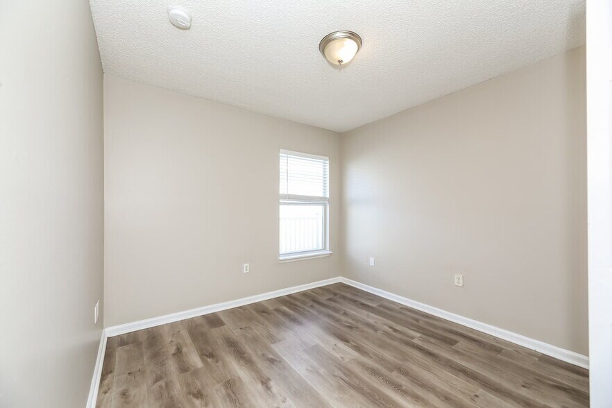 Building Photo - 7939 Cherry Blossom Dr S