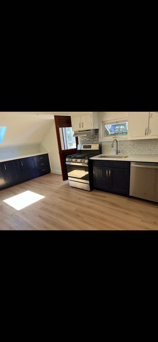 Building Photo - 79 School St