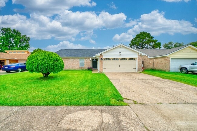 Building Photo - 1323 Oakengates Dr
