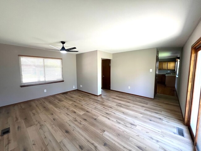 Building Photo - Move In Ready - 3 Bedroom 1.5 Bath In St. ...