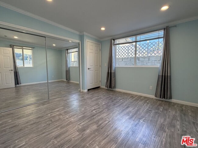 Building Photo - 10006 Samoa Ave