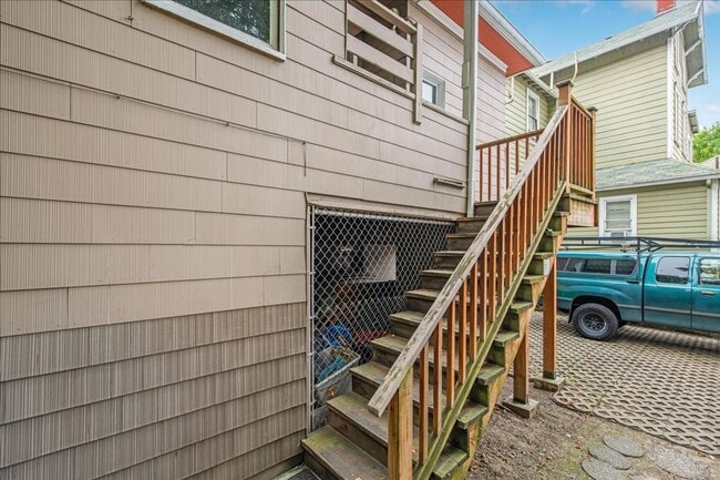 Building Photo - 1b/1ba Goose Hollow Apartment, close to everything!